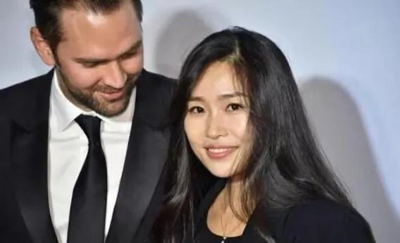 张艺谋长女张末：从巩俐手里抢回父亲，二婚嫁老外，38岁儿女双全
