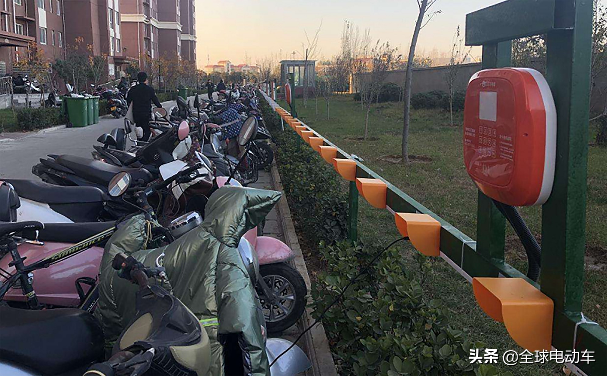 电瓶车亏电后充多久才能恢复（电瓶放久了充不进电怎么解决）-大连信息网