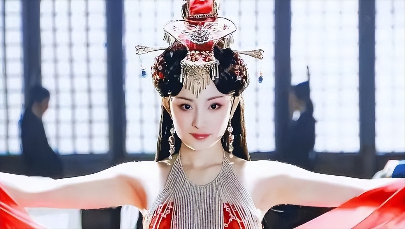 “尖嘴猴腮”别硬演公主，这8位女星告诉你，什么才叫金枝玉叶