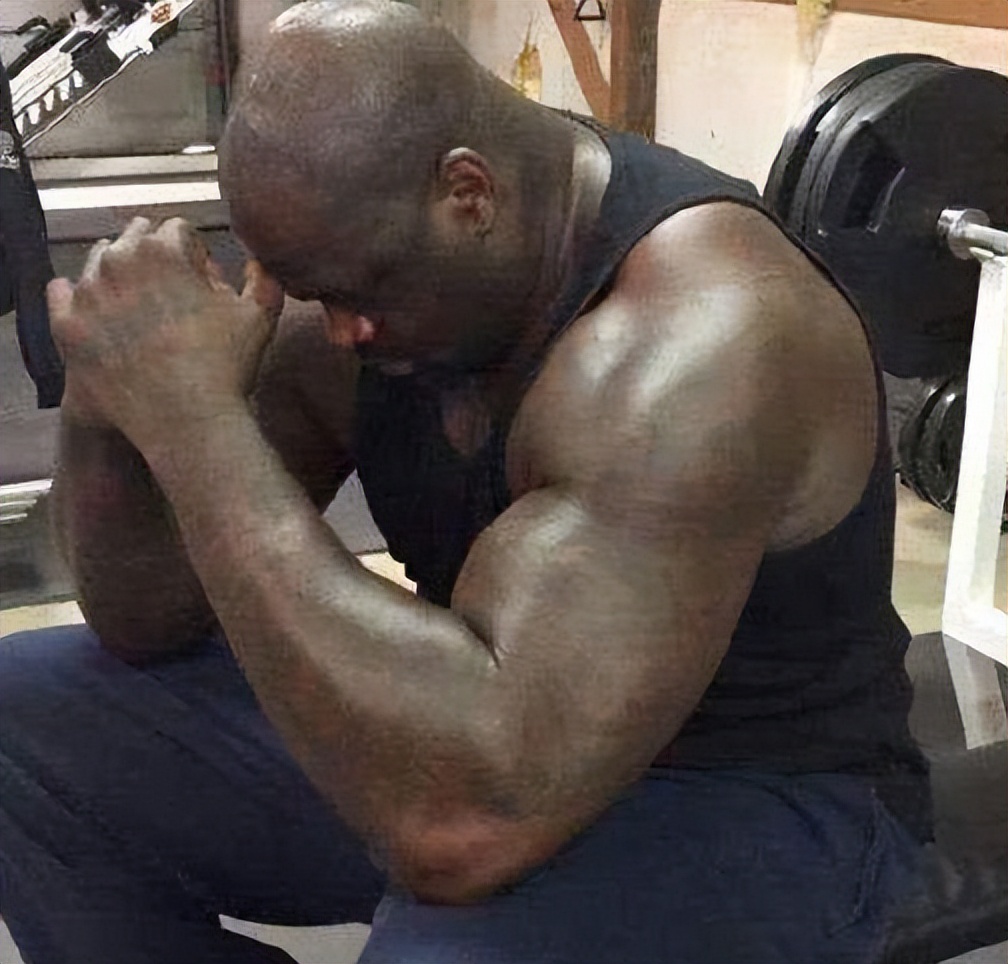 nba的球员腿为什么这么细（奥尼尔真的是“天赋怪”，能把矿泉水“变”口服液 小腿细如少女）