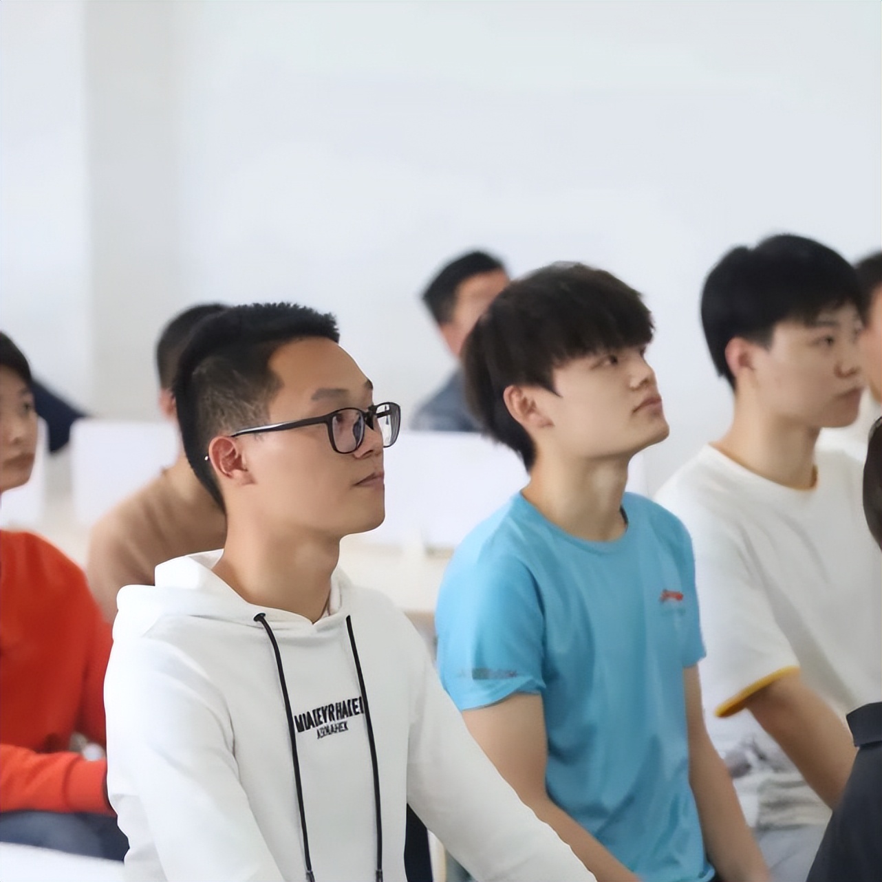 企业来校“抢招”人才，硅谷学子足不出校就可拿到心仪offer