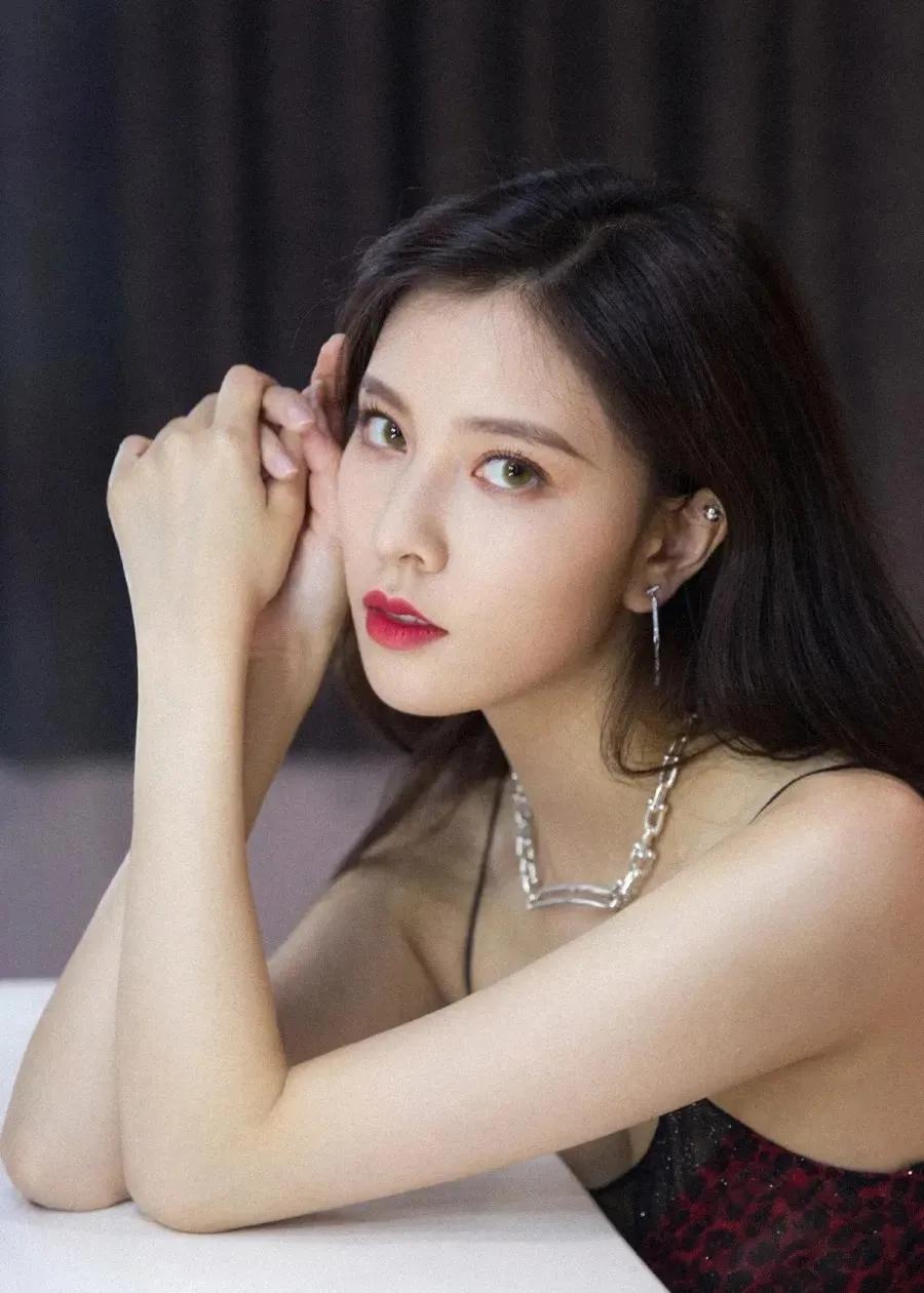 宋妍霏时尚万种