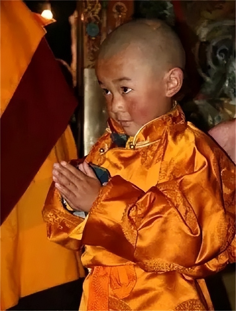 藏传佛教中的活佛转世(中央拨款500万,寻找6年,第十一世班禅是怎样被