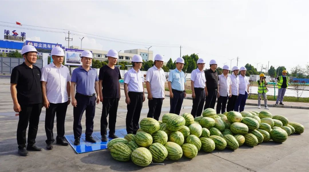 市卫健委领导慰问渭南市人民医院（市妇幼院）新院区项目建筑工人