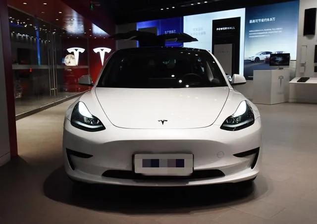 小鹏P7 特斯拉