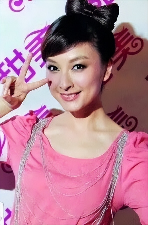 闫妮的“大妈味”、赵丽颖的“土气”，这8位女星，如今判若两人