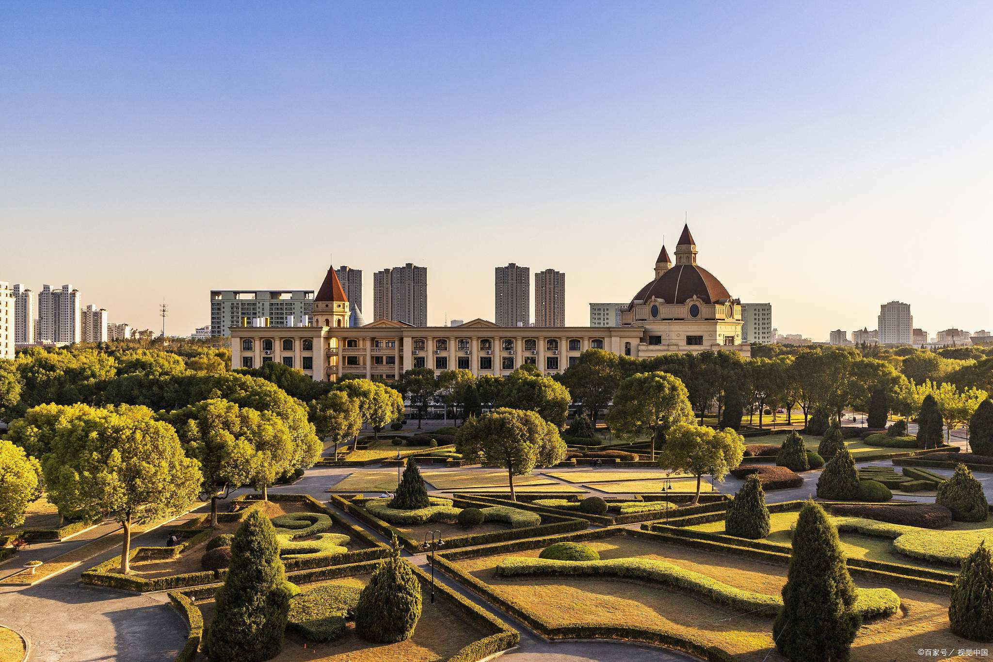 上海外国语大学：21届本科生毕业去向落实率 95.76%！深造率42%