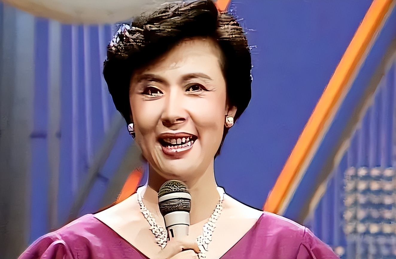 她曾是央视著名主持人,事业巅峰期退休,如今已被许多人所遗忘