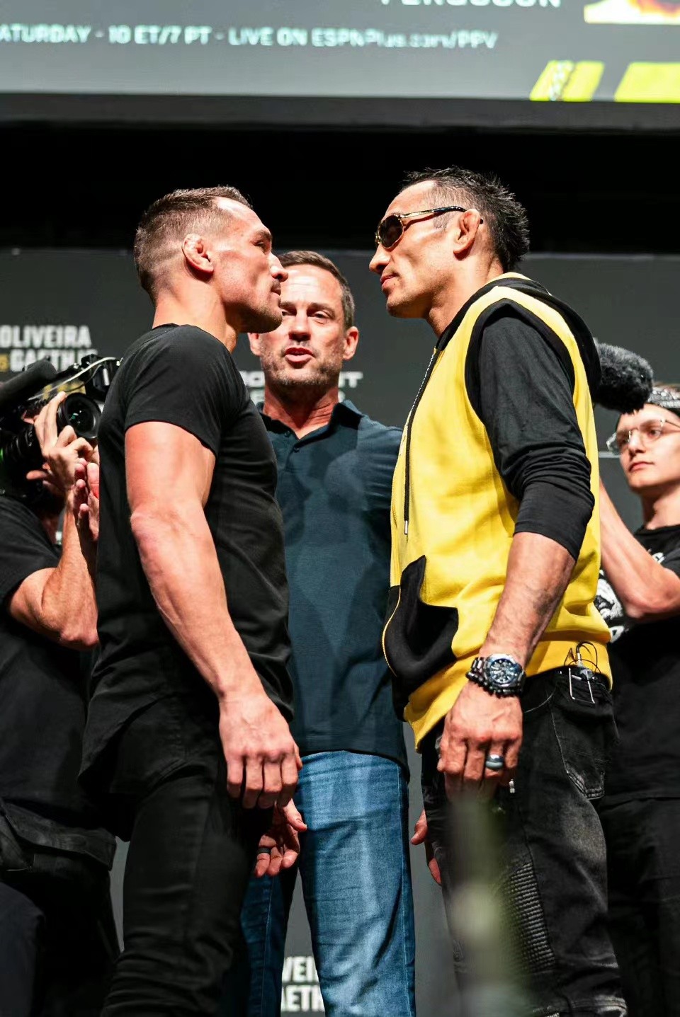 ufc哪个平台免费直播(咪咕视频独家直播UFC274：奥利维拉vs盖奇、罗斯vs卡拉、夜魔回归)