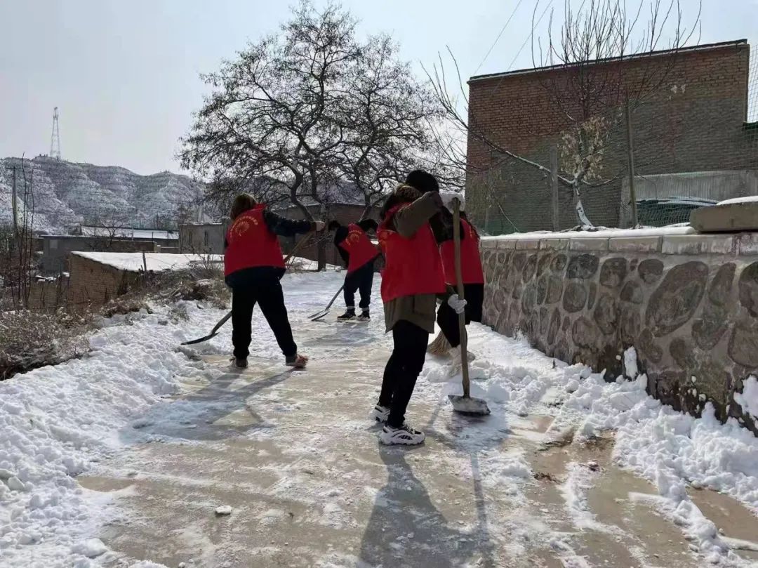 扫雪护行 情暖人心 | 白银市各级妇联组织开展扫雪除冰志愿服务活动