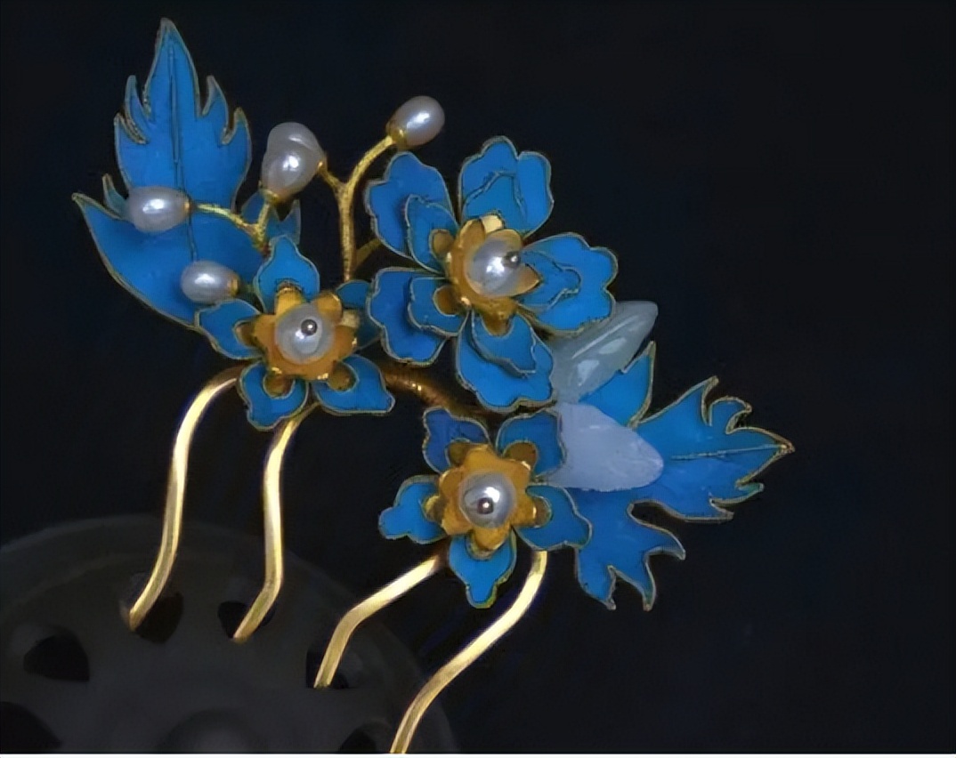 清朝宫廷点翠艺术形式在首饰设计中的运用