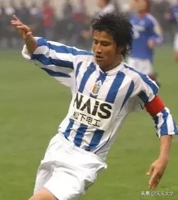 中国足坛第一左后卫吴承瑛（中国足坛第一左后卫吴承瑛，和妻子育有三女，是恋家爱妻的暖男）