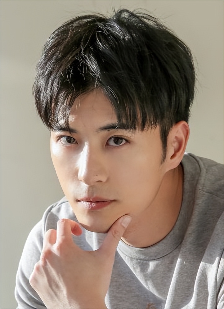 个个鹤立鸡群，却烦恼“长太高”，这10位男星的身高太不懂事