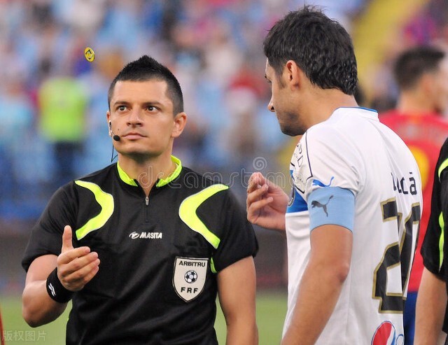 足球裁判开球怎么站位（伪球迷的自我修养(一)：你还不知道的足球比赛规则都在这里）