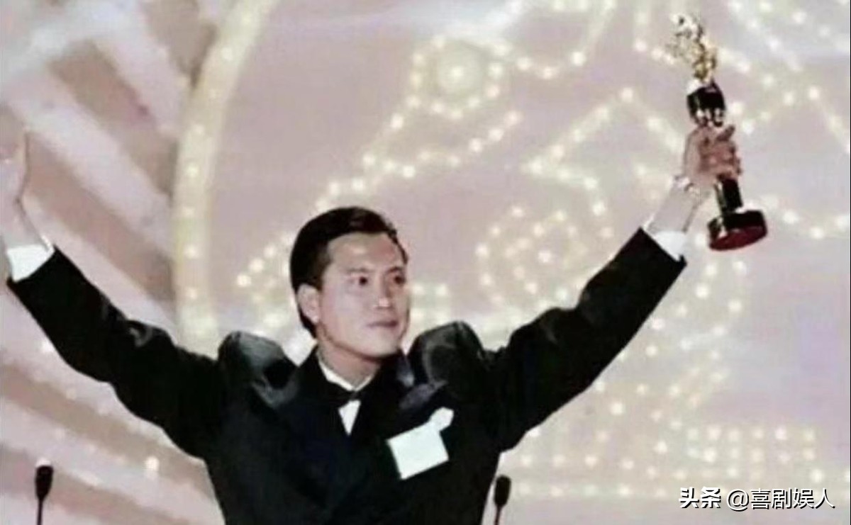 失业演员现状有多惨？摆地摊卖菜，当搬运工，怀着孕还在卖房