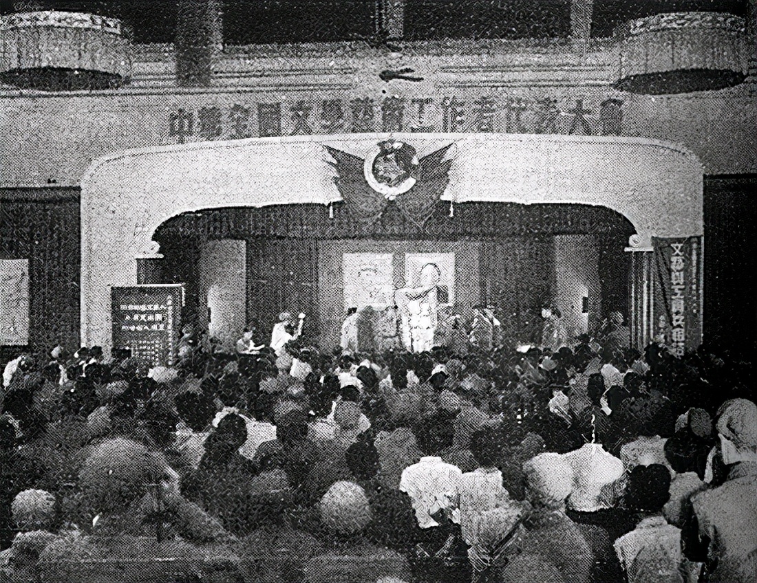 臧克家改动《沁园春·雪》中一字，毛主席看后大声叫好：按你的改