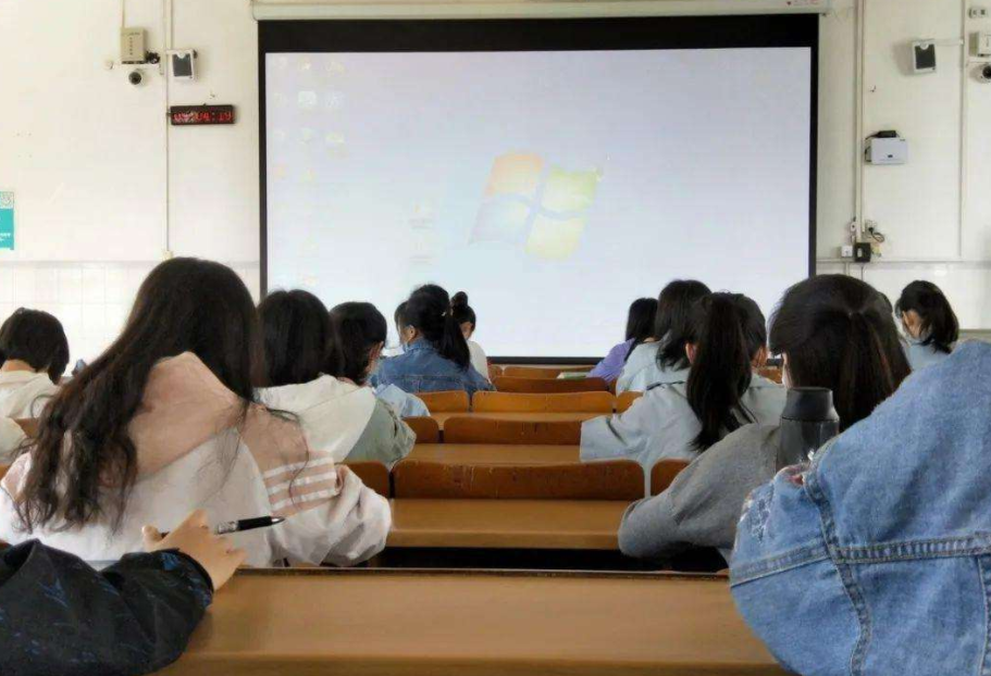 阜阳师范学院小妹微信（阜师大一英语教授火了）