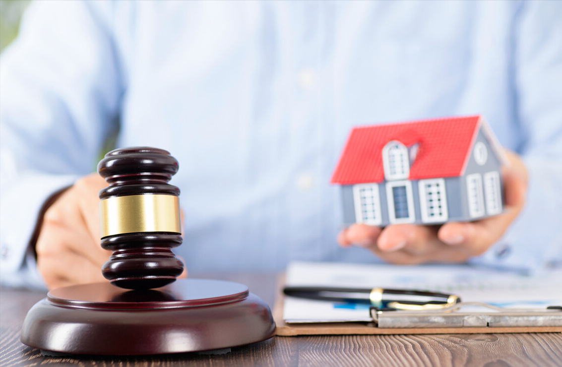 强拆行为确认违法，数万元律师费获赔