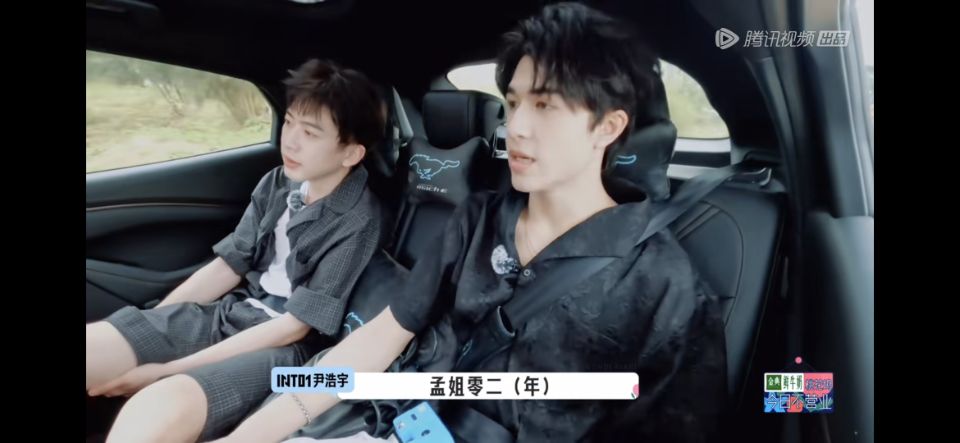 恋与偶像第二季在线观看(不是恋综也有cp磕？笨蛋美女和年下奶狗，尹浩宇孟子义甜疯了？)