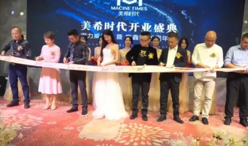 美希：四川23岁女孩大学期间狂赚百万，是团队包装，还是真实故事