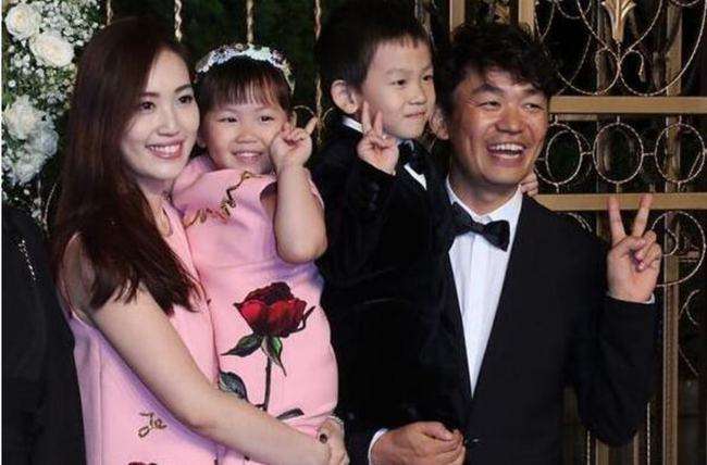 王宝强带儿女幸福学滑雪后，又叫上刘昊然，男神没刮胡子头发塌塌