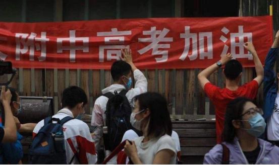 高考生迎来调整，一二三本或将合并，中等生有福了，学霸却很苦恼