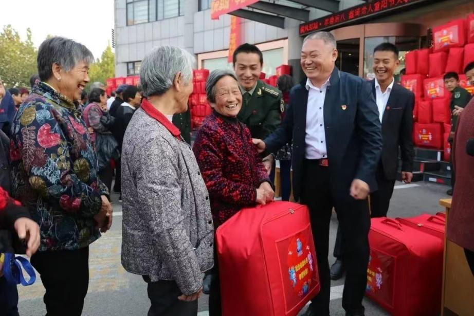 钢山街道后八里沟村“庆七一”文艺晚会火热举行