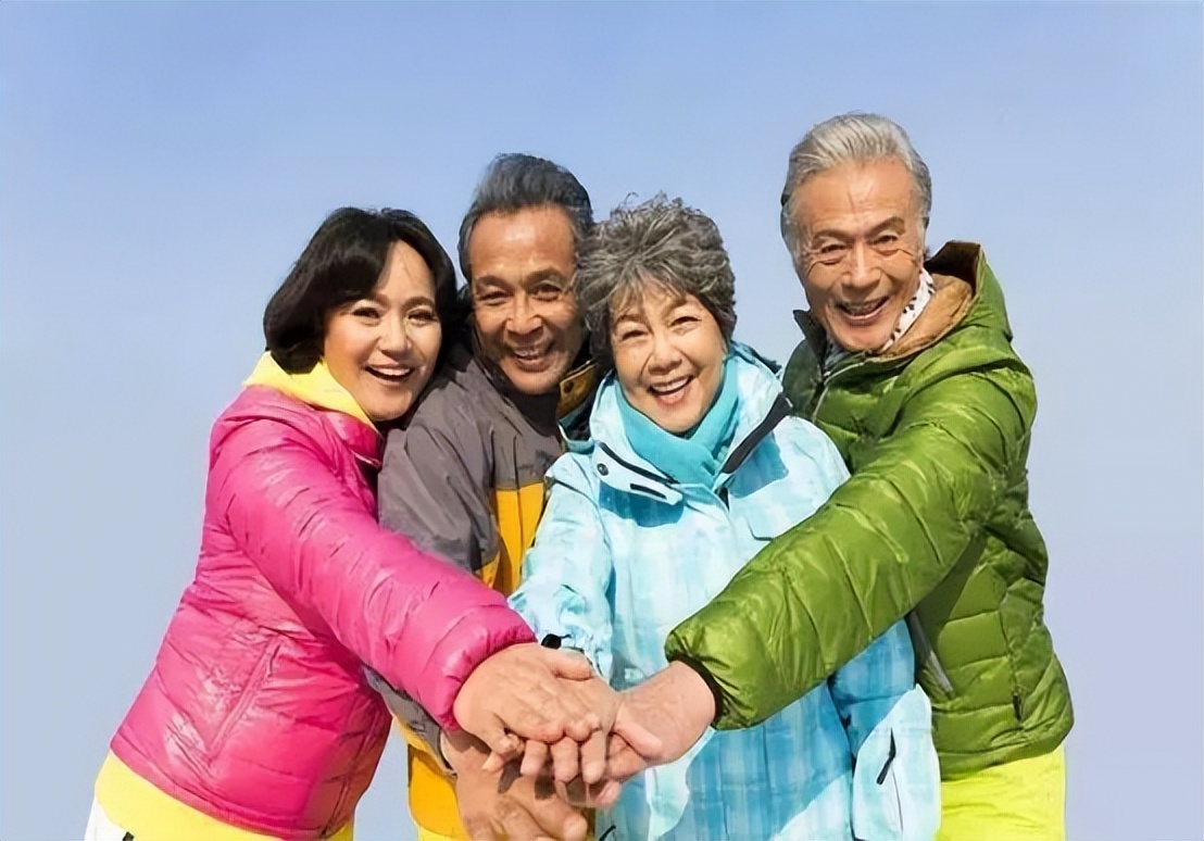 多散步对血管好？医生建议：50岁之后，坚持做这2件事或比运动好