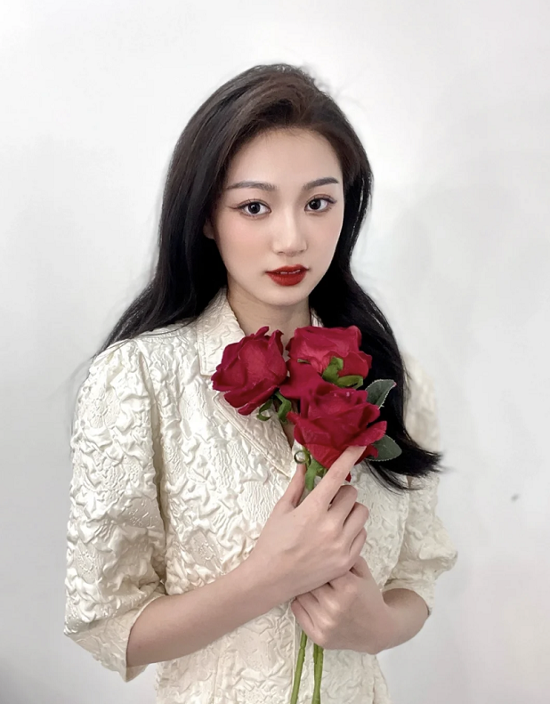 中传大四学姐冯琳，回校录制毕业班歌，参与歌曲创作，果真是才女