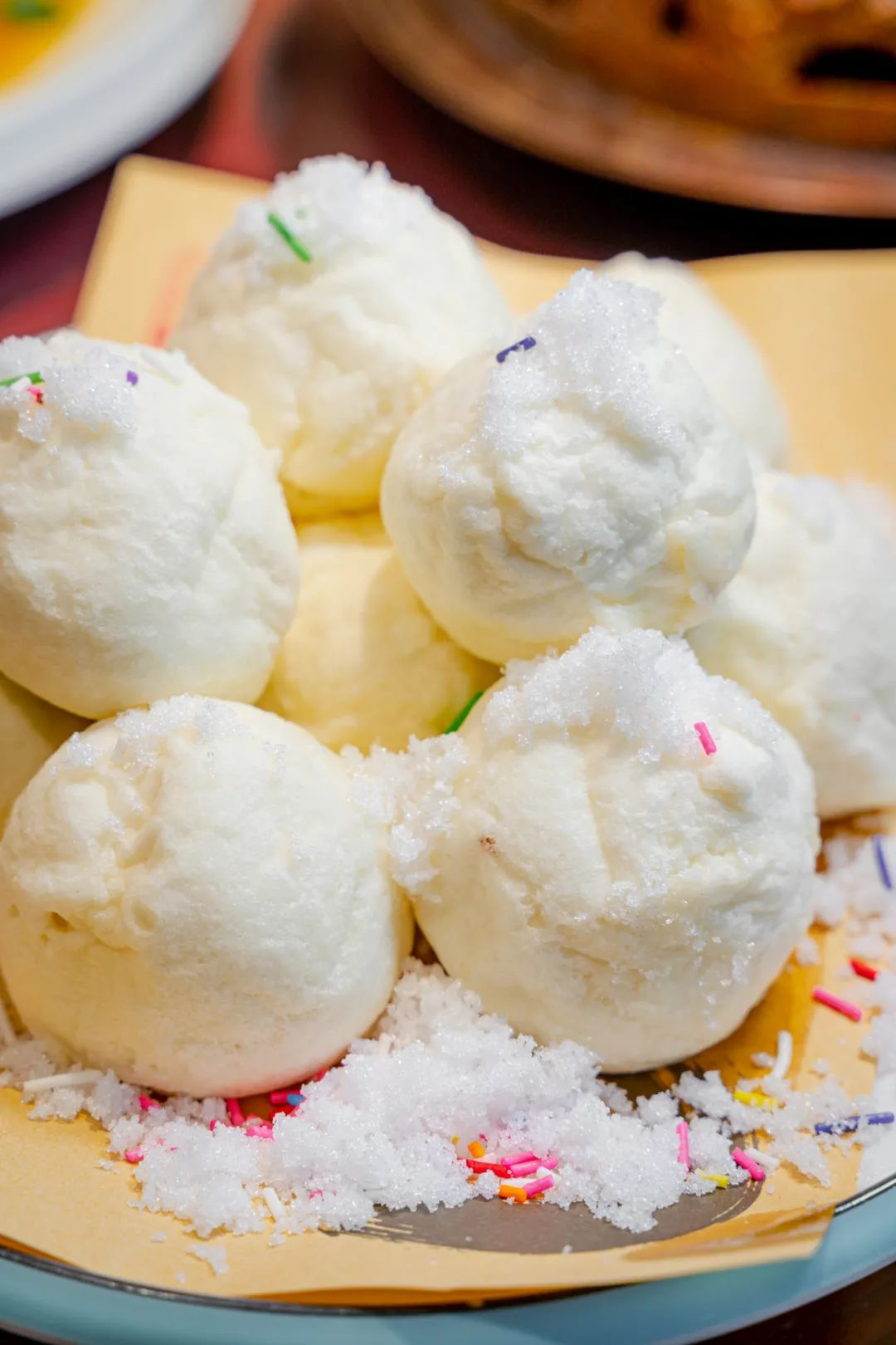 雪衣豆沙最早是东北的宫廷菜,是厨师毕业必考大菜,即使在东北,能吃到