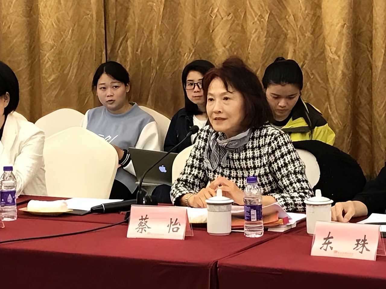 台湾老兵回大陆见原配，苦等50年相谈仅1小时，原配表示：无话说
