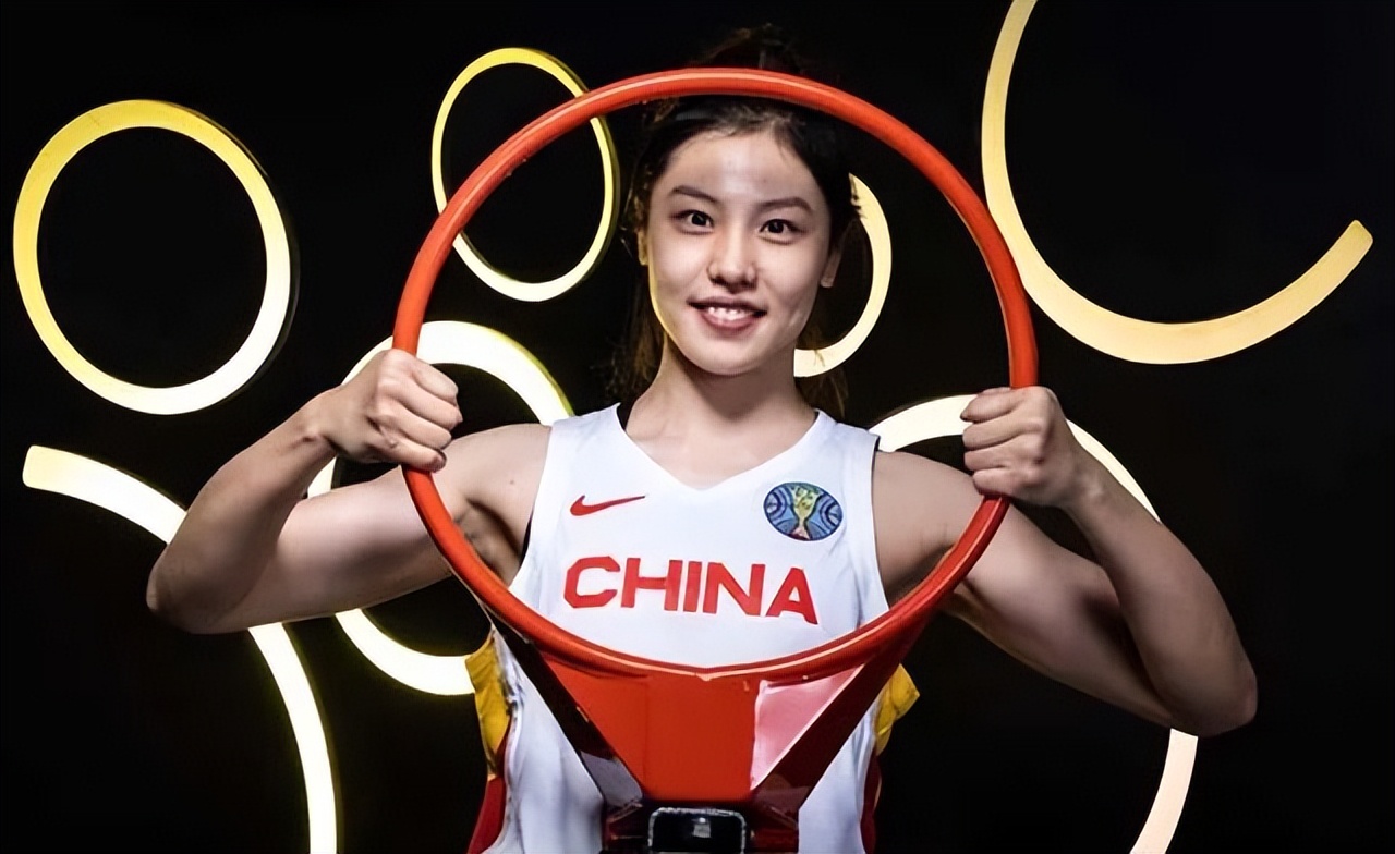 世界杯球迷出征(女篮大胜韩国,张茹火速爆红,名记:张茹真漂亮,我就是