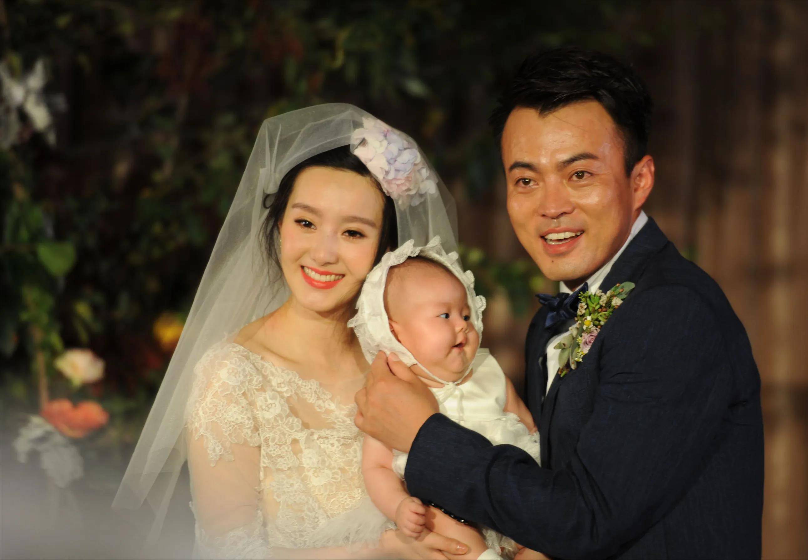 从王昱淇的朋友圈中可以看出,她本人喜欢撸猫,烹饪美食,健身.