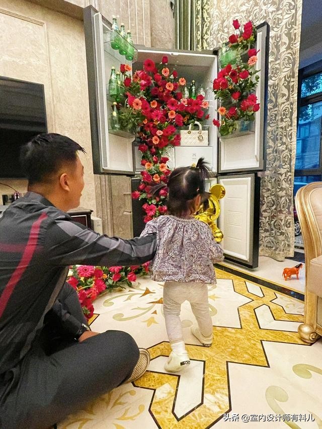 他家四层大别墅，500万豪华装修，客厅摆床、冰箱贴膜，处处踩坑