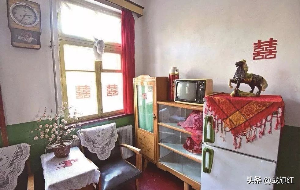 离异干部娶了女教员，婚礼上很动情：我要像保护眼睛一样保护英子