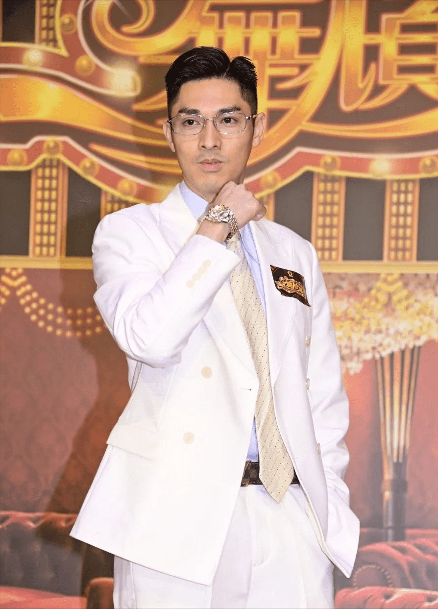 而当时的宝丽金公司有位著名监制关维麟,他是谭咏麟高峰期推出的专辑