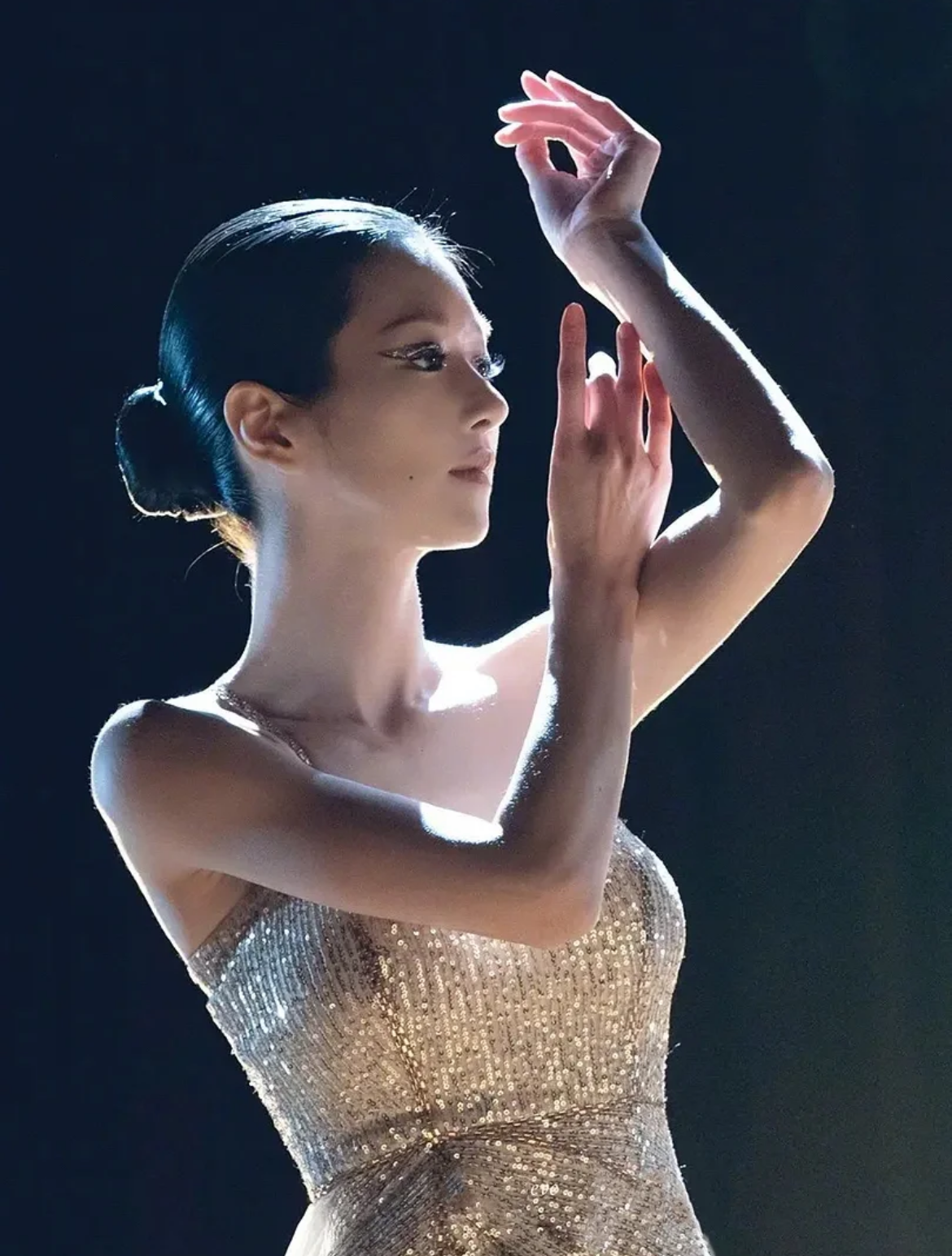 终于不流行傻白甜女主了，今年流行的是“疯批美人”，太有气场