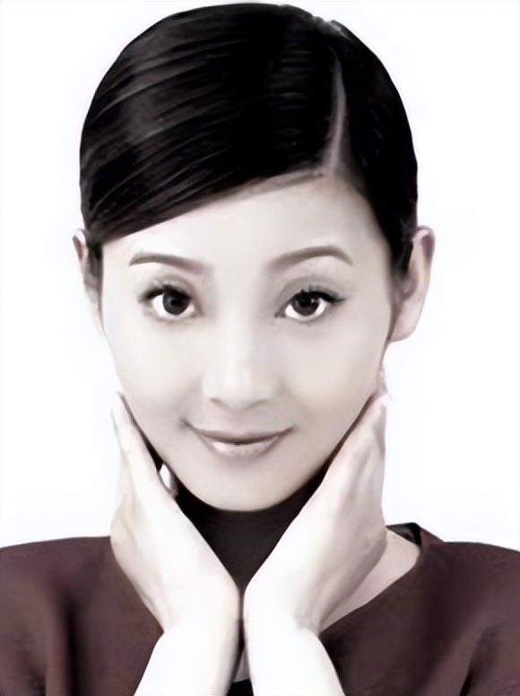 23年后再看冯小刚与徐帆的婚姻，才明白她的隐忍是最好的选择