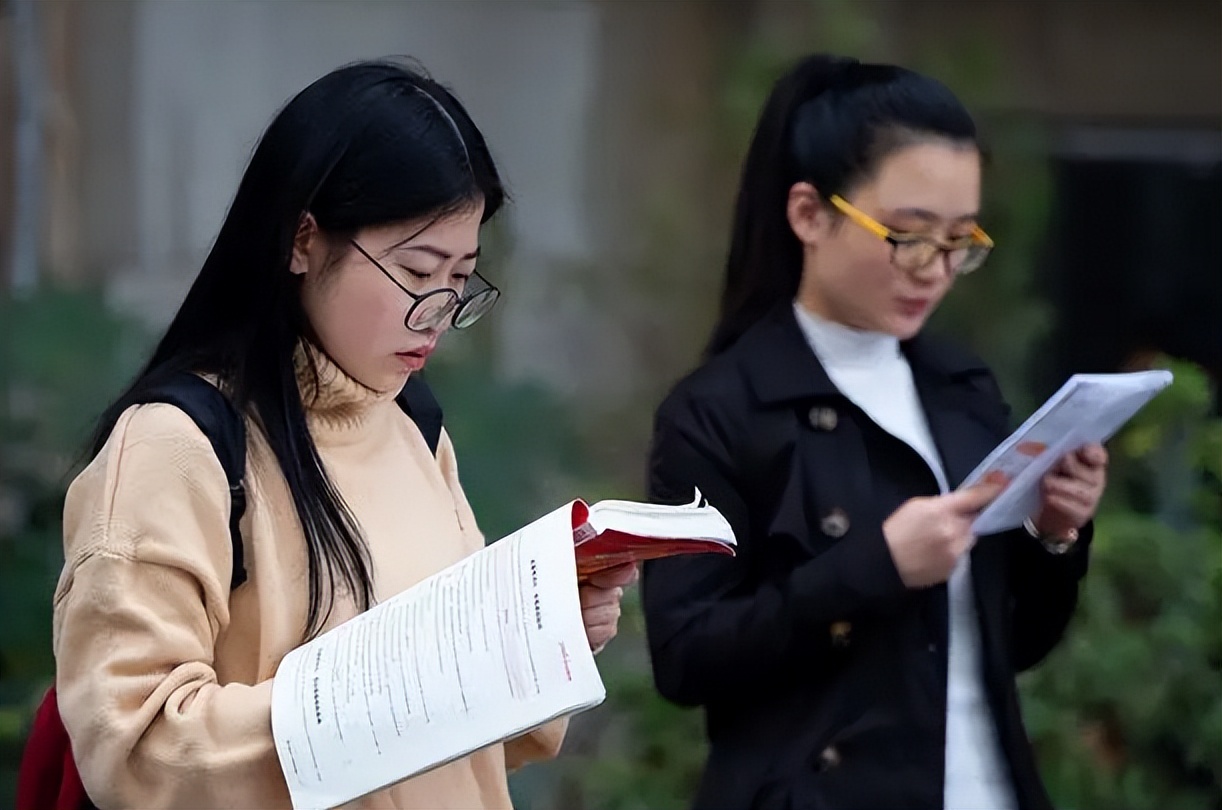 公务员晒“辞职信”走红，引发网友共鸣，辞职理由值得深思