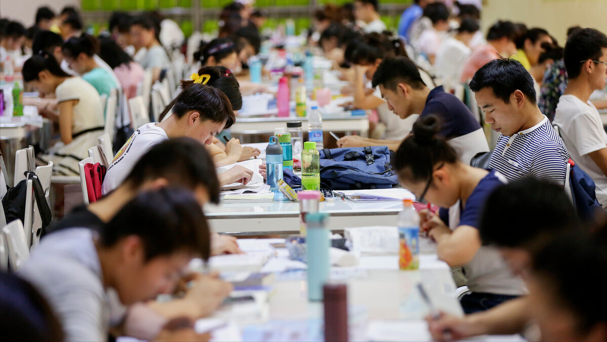 大学生先考研还是先考编，取决于这几个问题，别辜负了应届生身份