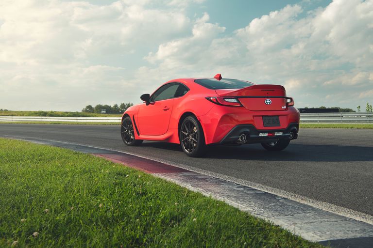 2022款丰田gr 86:敢拿性价比和驾驶乐趣相提并论的丰田跑车