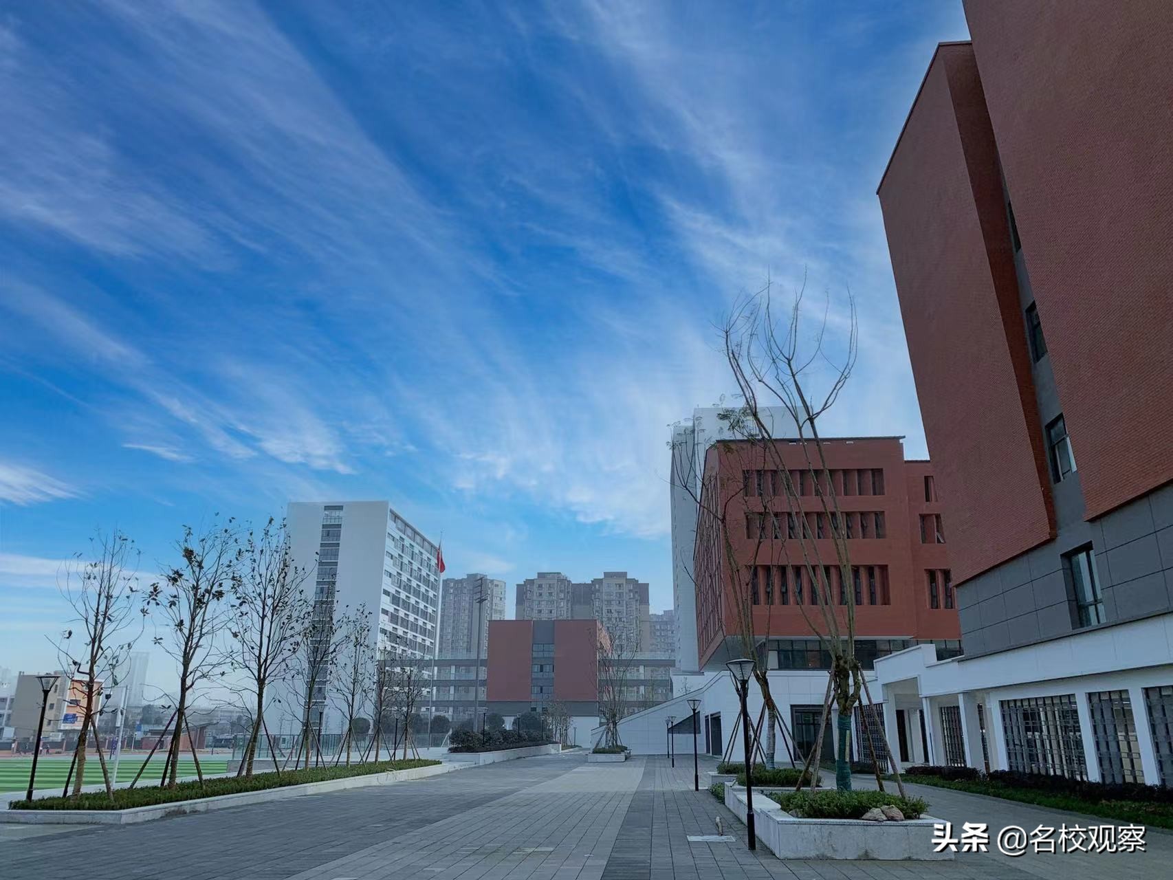 占地近100亩，位于成华，成都一省级重点职业学校建成