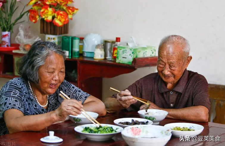 建議中老年人：若條件允許，可多吃這2種“高蛋白”食物，益處多
