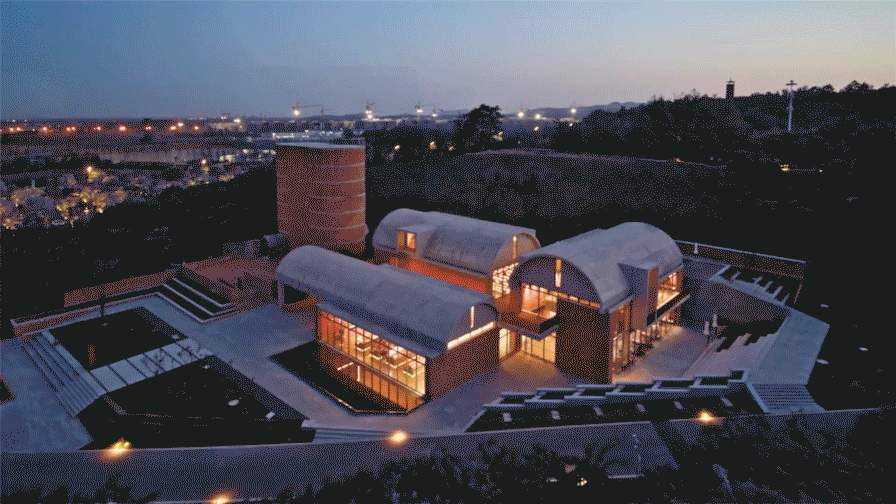 神操作！废弃砖窑变身网红书店