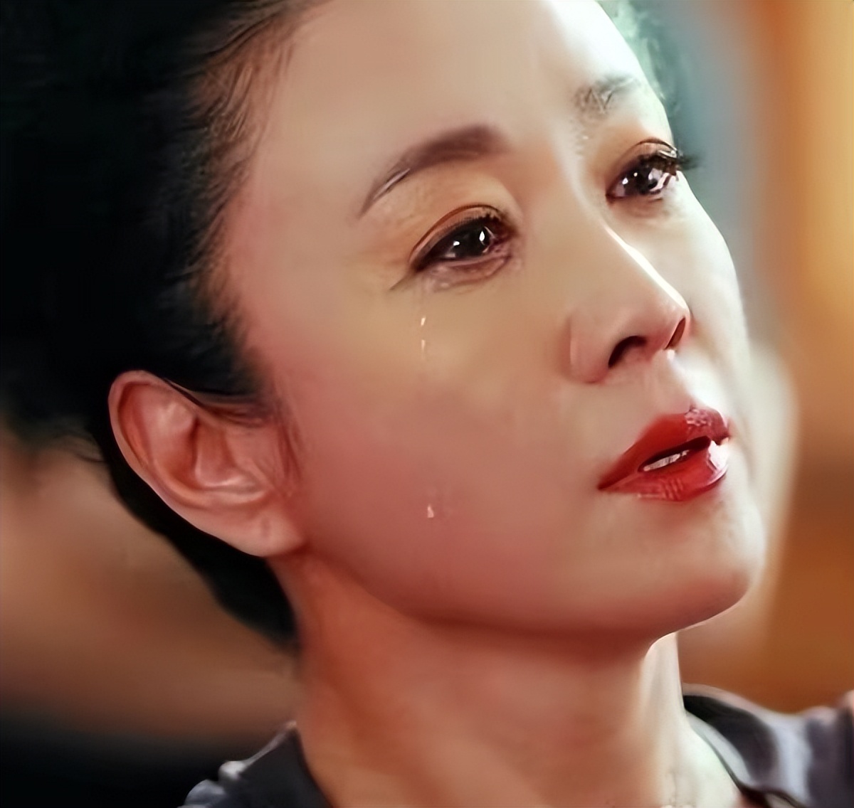 傅艺伟:两段失败的婚姻,中年却自甘**,害了家人也害了自己-蘑菇号