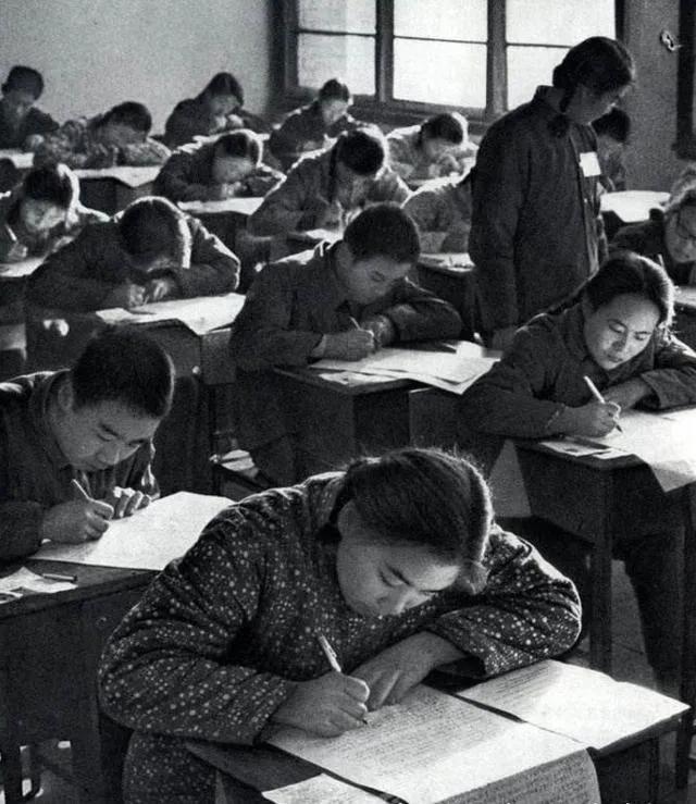 高考首位女状元：语文差1分满分，作文登人民日报，现发展如何？