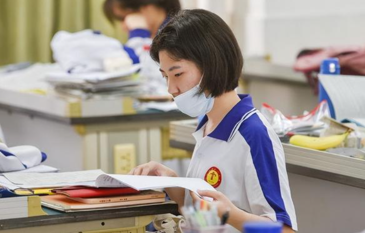 “取消高考复读”呼声渐高，一个相关新规定，让2022届考生心慌