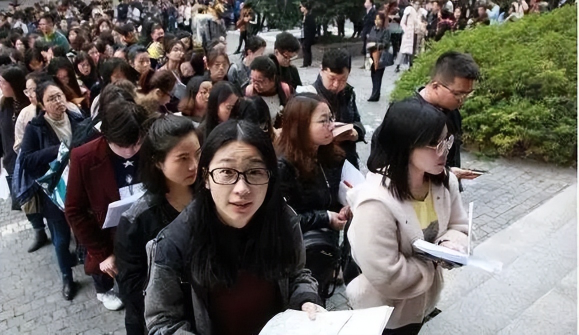 北上广不香了？985毕业生扎堆离开，这3所城市对学生更有吸引力