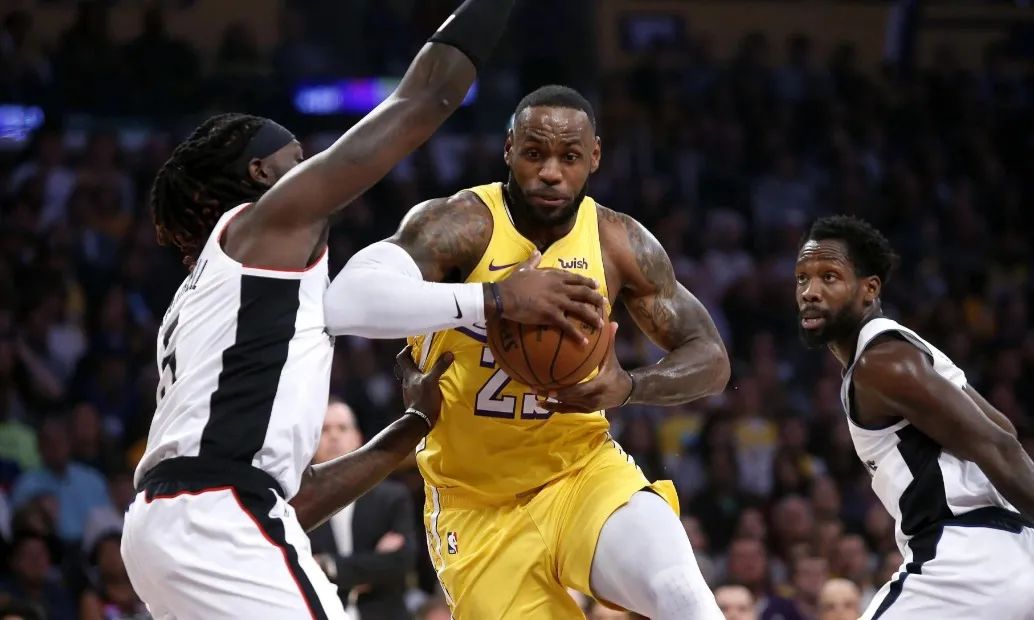 詹姆斯为什么离开nba（陨落王座，谈谈低迷的勒布朗-詹姆斯）