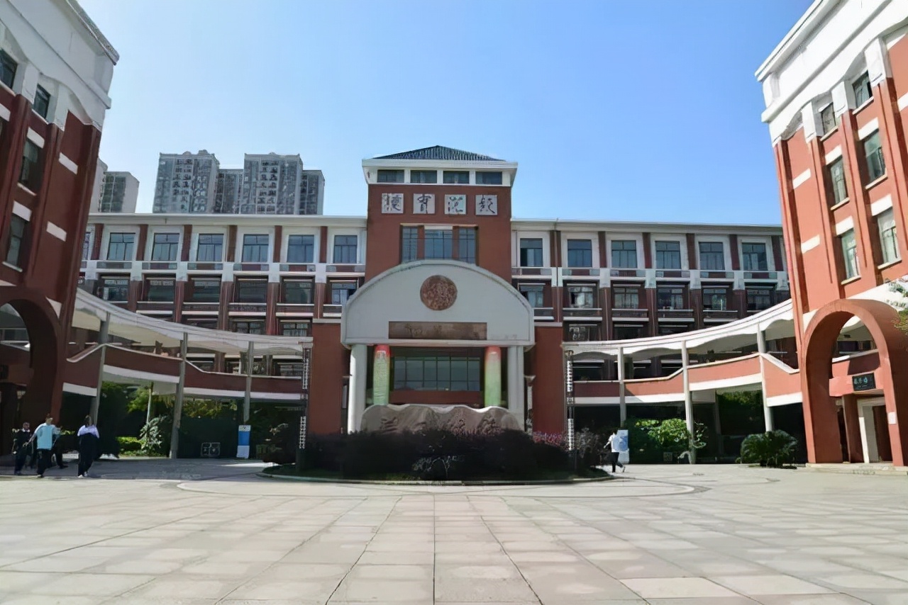 湖南省重点高校排名出炉，长郡中学排名意外，雅礼中学排名第三